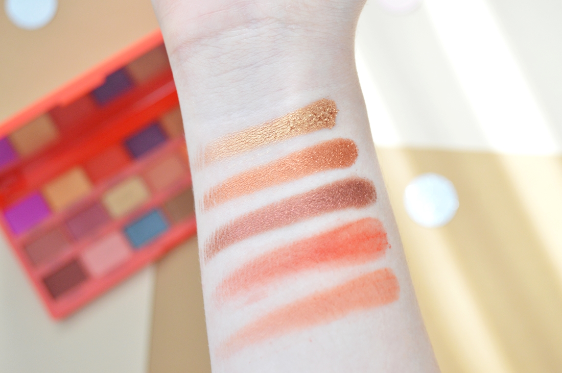 Tasty Palette Chilli swatche Revolution puderek.com.pl